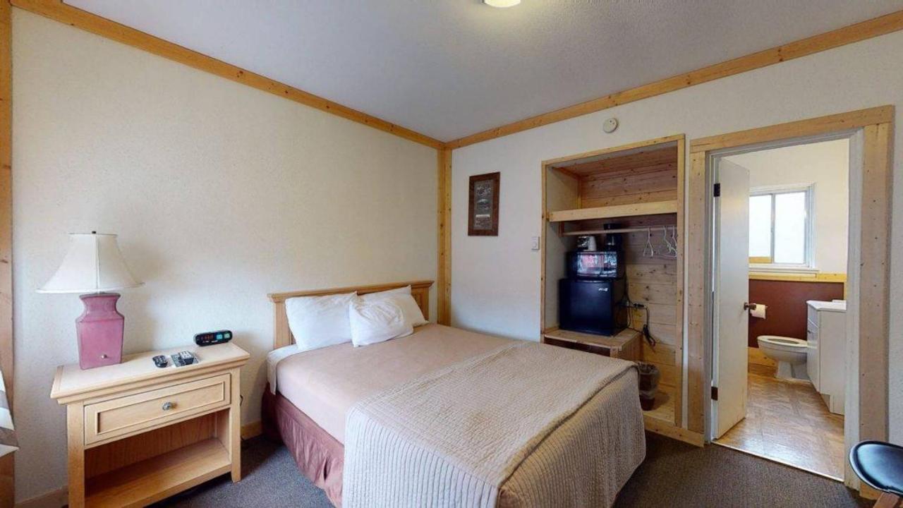 Trail'S End Motel Downtown Lewistown Bagian luar foto