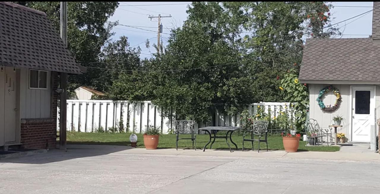 Trail'S End Motel Downtown Lewistown Bagian luar foto