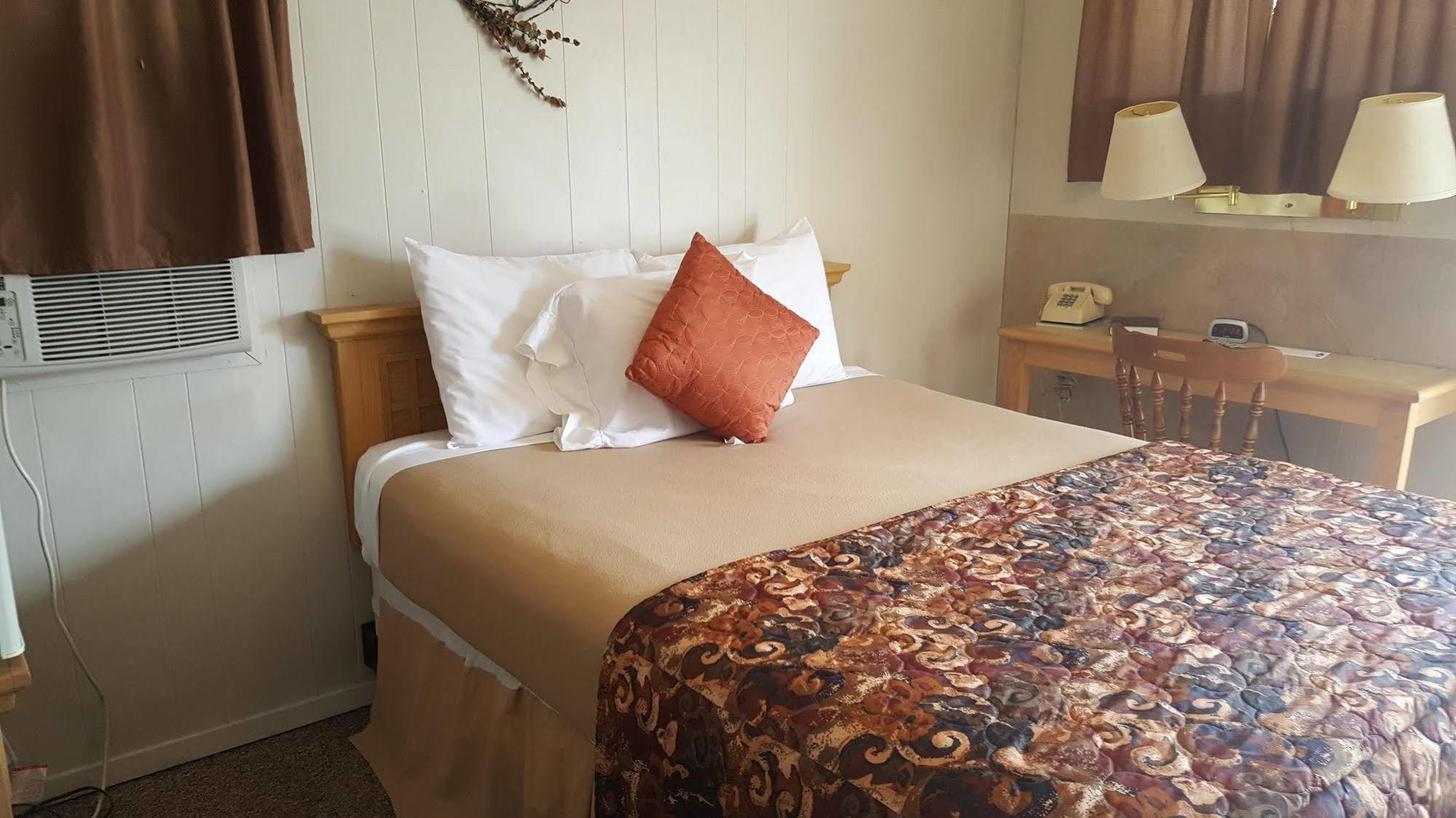 Trail'S End Motel Downtown Lewistown Bagian luar foto