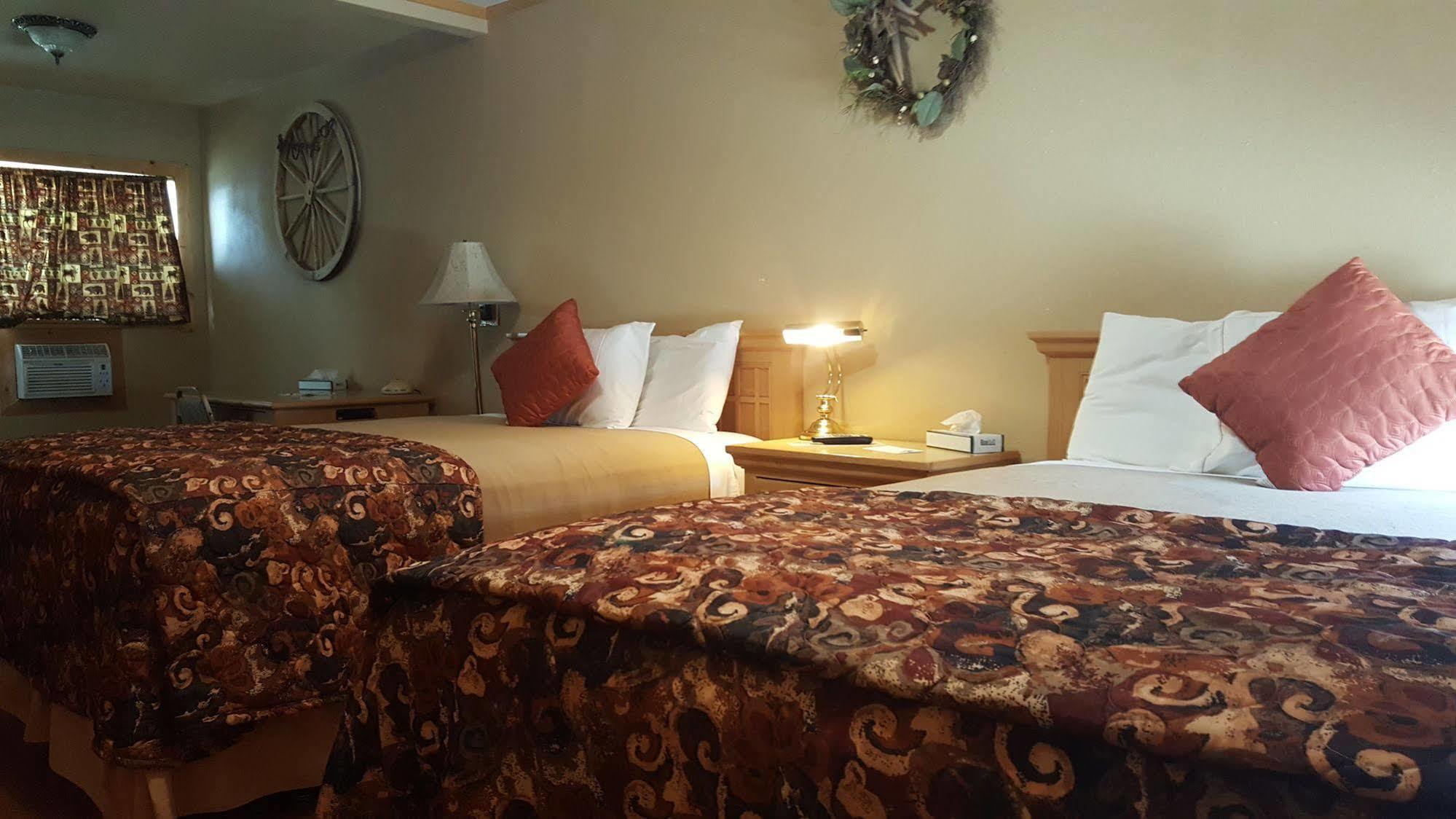 Trail'S End Motel Downtown Lewistown Bagian luar foto