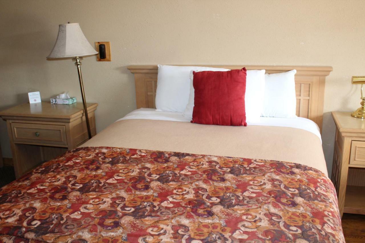 Trail'S End Motel Downtown Lewistown Bagian luar foto