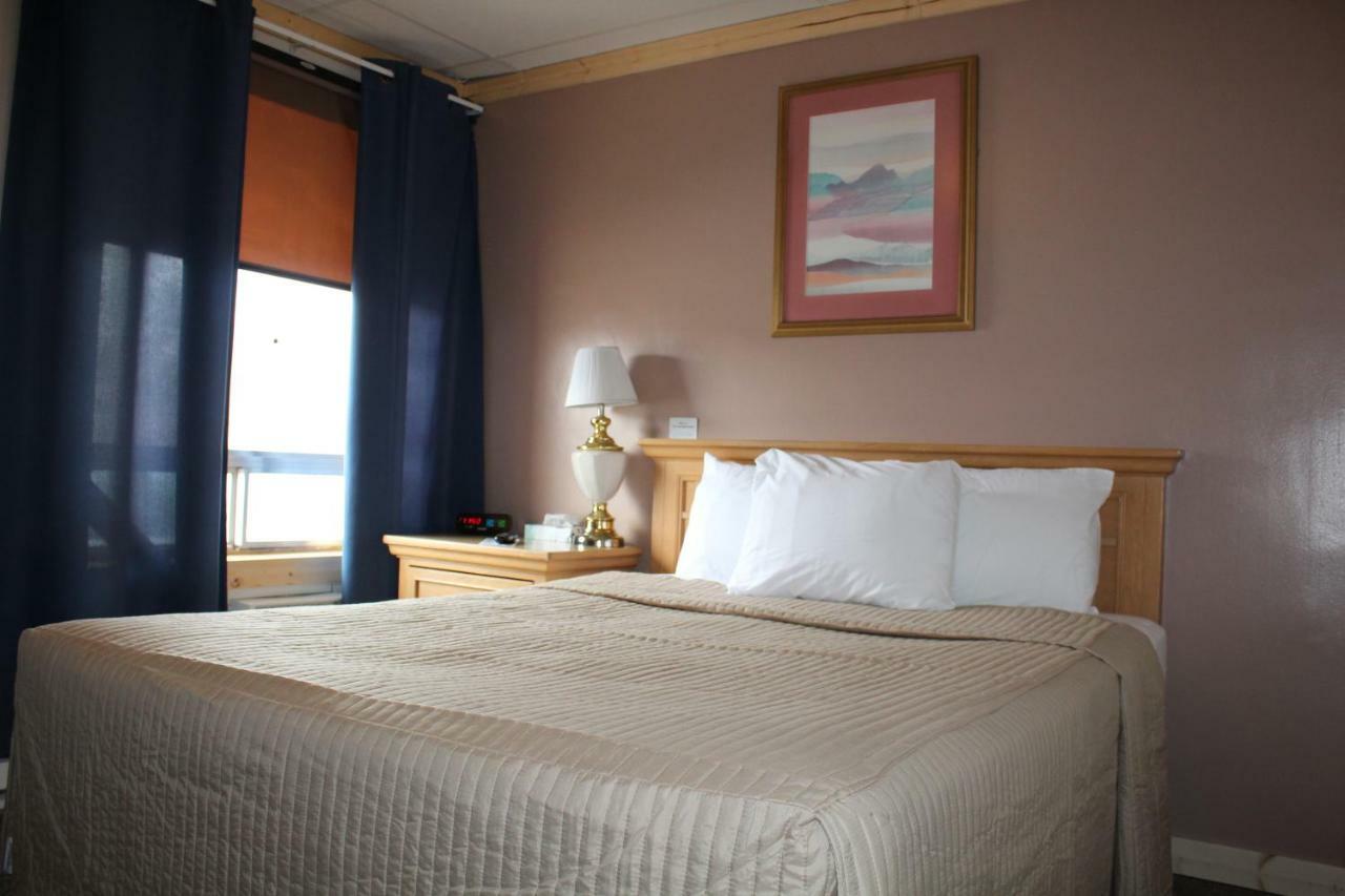 Trail'S End Motel Downtown Lewistown Bagian luar foto